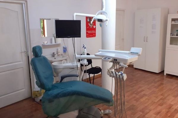 Anunț important pentru elevi. Două cabinete dentare școlare redeschise la Târgoviște. E nevoie de programare