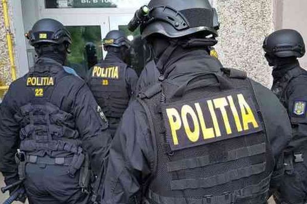 Descinderi la domiciliul unui dâmbovițean, din Braniștea, bănuit de contrabandă și deținere ilegală de arme