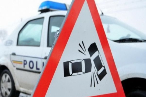 Accident în care au fost implicate trei mașini, la Găești, în Dâmbovița. O persoană rănită