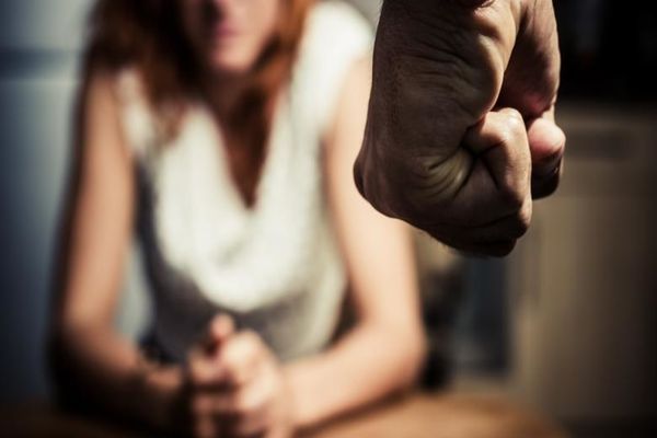 Bărbat de 42 de ani, din Ulmi, reținut de polițisti, după ce și-a amenințat soția. Bărbatul a încălcat ordinul de protecție