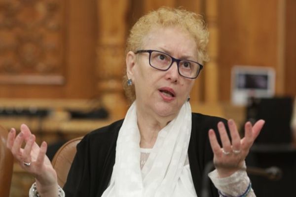100% TU DECIZI! Renate Weber, avocatul poporului, care a susținut asaltul PSD la Justiție