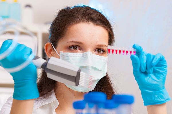 Coronavirusul a ajuns în centrul de la Țuicani adus de o femeie angajată pentru curățenie. 101 persoane testate și 16 cazuri confirmate