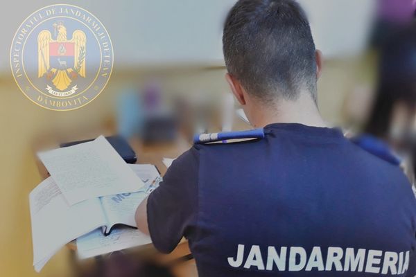 Produse vestimentare contrafăcute, confiscate de jandarmi, la Târgoviște