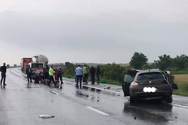 Update-Video| Accident teribil pe A1, în Dâmbovița. Două persoane sunt rănite grav. Traficul este blocat