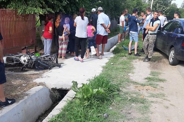 Tânăr rănit după ce a intrat cu motocicleta într-un gard, la Bilciurești