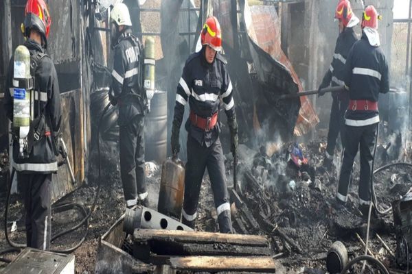 Furtunile afectează județul Dâmbovița. Gospodărie lovită de trăsnet, la Sălcioara, rețele electrice afectate la Titu