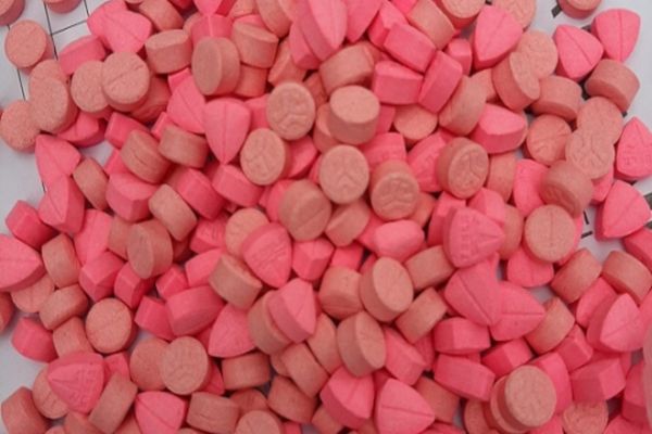 Trei dâmbovițeni au fost reținuți pentru trafic de droguri și braconaj