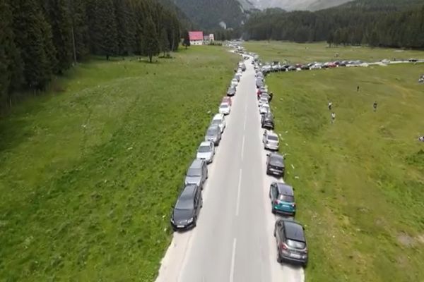 Foto- Video| Ambuteiaj pe munte, la 1600 de m altitudine, ca în mijlocul marilor orașe, în Bucegi