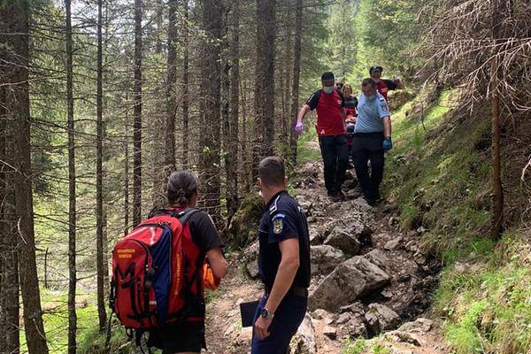 Mobilizare generală în Bucegi. Un prahovean de 65 de ani salvat cu ajutorul celor de la Salvamont și Jandarmeria Montană