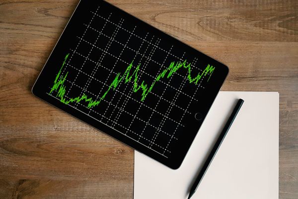 STUDIU TERMENE.RO: 16.75% dintre hotelurile și restaurantele din Dâmbovița solicită certificatul pentru situații de urgență. 15.02% aplică la programul IMM Invest (P)