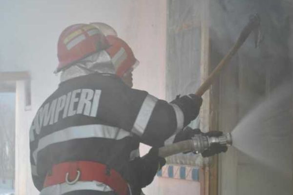 Alarmă într-un bloc, din cauza unei tigăi uitate pe foc 