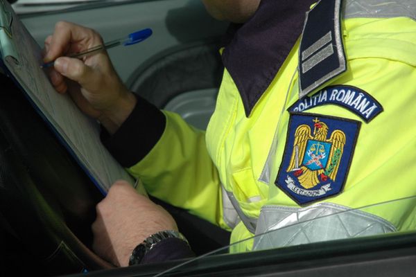 Bărbați din Dâmbovița, prinși în timp ce conduceau fără permise de conducere