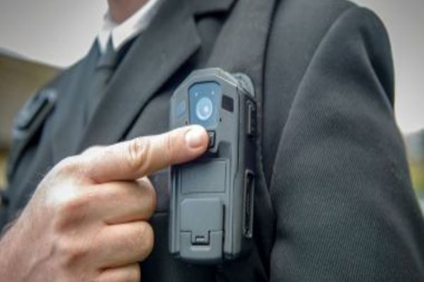 Polițiștii vor fi dotați cu bodycam-uri ca în Anglia!