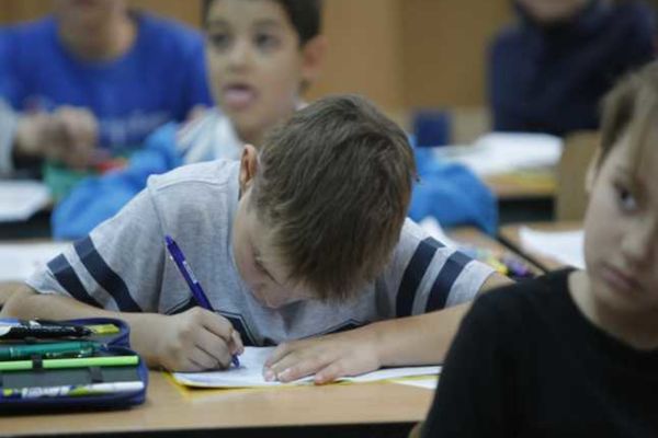 Petiție online pentru revenirea elevilor la școală, la toamnă