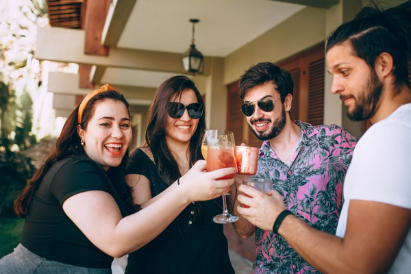 5 cocktailuri pe bază de vodcă pe care le poți prepara sub 10 minute (P)