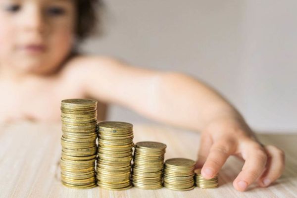 OUG privind majorarea eșalonată a alocațiilor, respinsă. Rămâne valabilă dublarea