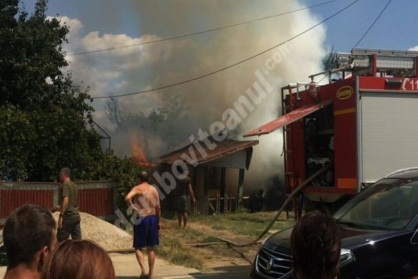 Incendiu puternic într-o localitate din Dâmbovița, la un bufet comunal! 