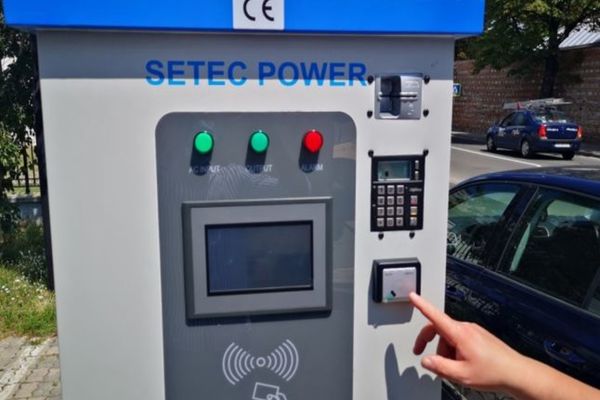 În Târgovişte vor funcționa patru staţii electrice de reîncărcare pentru vehicule electrice şi electrice hibrid 