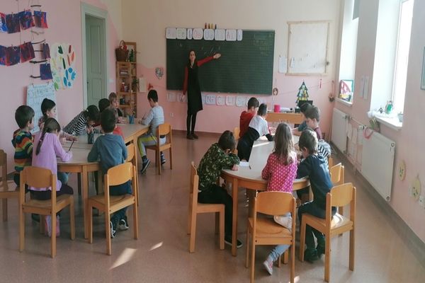 Proiect legislativ: Părinţii vor primi o indemnizaţie zilnică de până la 193 de lei 