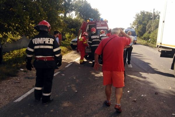 Accident rutier, pe DN 72A, la Voinești. Două persoane au avut nevoie de îngrijiri medicale