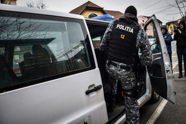 Peste 2.100 percheziții, în 2020, pentru prinderea escrocilor