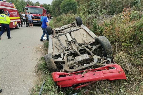 Mamă și copil, răniți într-un accident rutier, în Dâmbovița