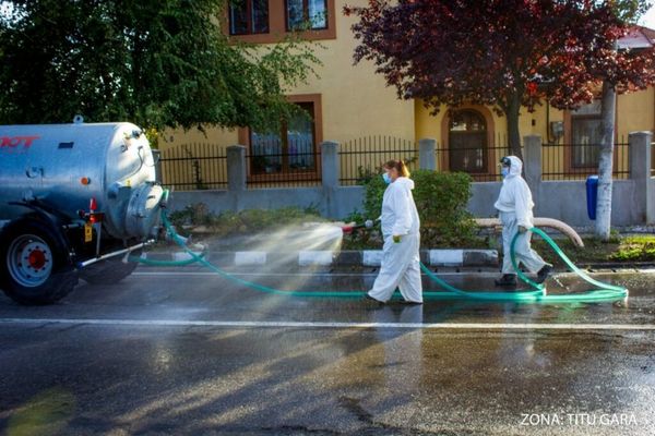 La Titu, s-a reluat dezinfectarea străzilor