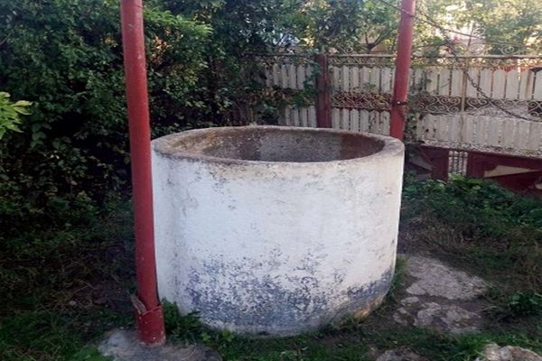 Pompierii au salvat un bărbat din Dâmbovița căzut într-o fântână