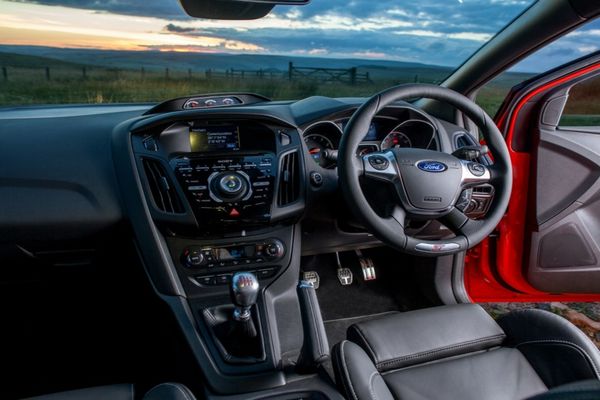 Mașinile cu volan pe dreapta nu vor mai putea fi înmatriculate. De când, citiți aici