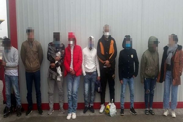 Nouă migranți din Vietnam, prinși încercând să iasă ilegal din țară