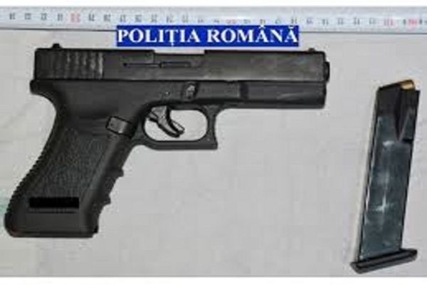 Persoanele condamnate nu au dreptul să deţină arme 