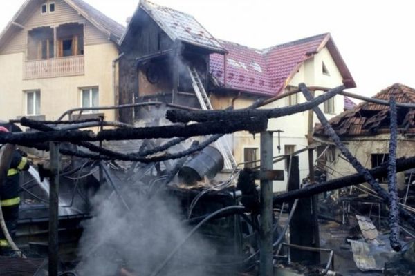 O bătrână din Văleni, fost medic, a murit arsă de vie în propria locuință