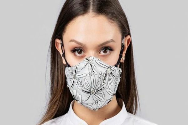 Avertisment de la Asociaţia pentru Protecţia Consumatorilor: “Măştile fashion nu ne protejează împotriva SARS-CoV-2!” 