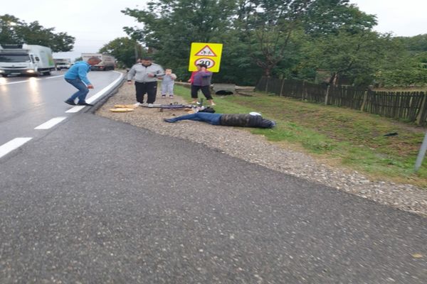 Accident în județul Dâmbovița. Biciclist lovit de un ansamblu de vehicule 