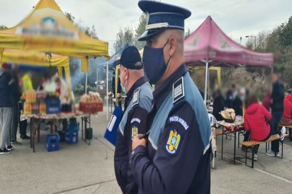 Sute de amenzi pentru dâmbovițenii prinși fără mască de protecție