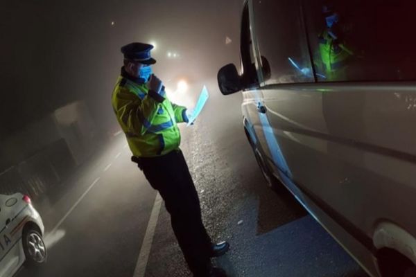 Polițiștii verifică transporturile de persoane 