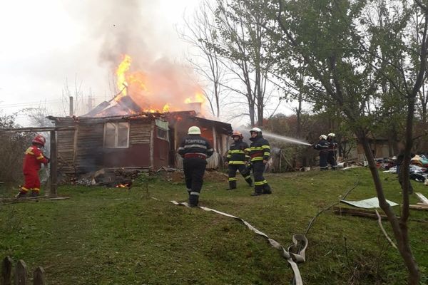 Incendiu la o casă din orașul Pucioasa