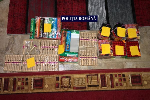 Mii de articole pirotehnice, confiscate de polițiști