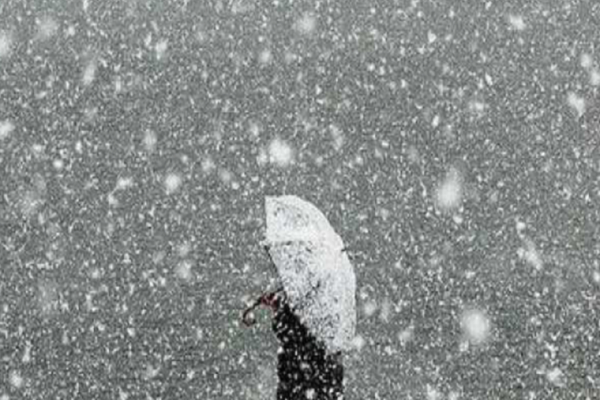 Ninsoare la munte, ploi în sudul țării, începând de astăzi 