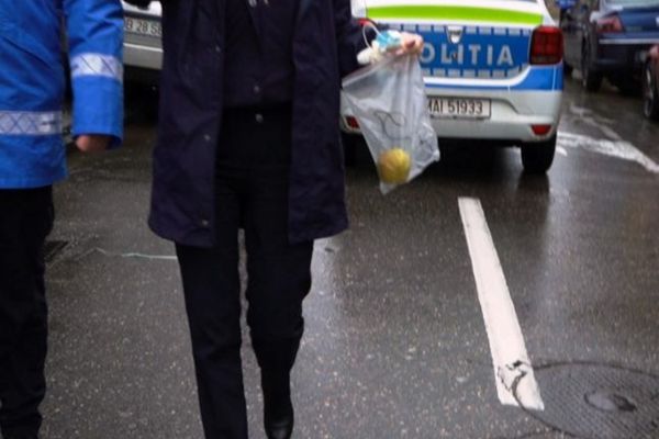 Alertă cu bombă la Târgoviște. Amenințarea, un măr în care erau înfipte două fire