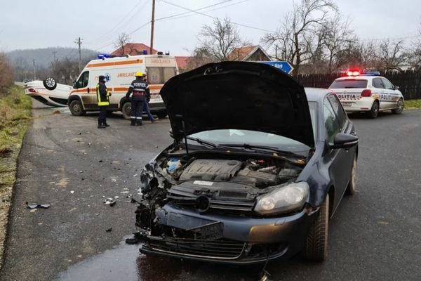 Accident rutier în comuna Valea Mare din Dâmbovița. Două persoane au fost rănite ușor
