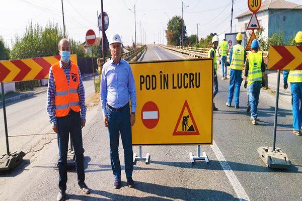 Circulație oprită pe DN 61, la Găești , din cauza unor lucrări de reabilitare a podului peste calea ferată 
