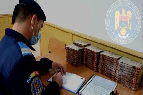 1000 de petarde, descoperite de jandarmii din Dâmbovița asupra unui tânăr