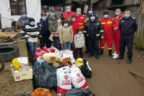 Acțiune umanitară a pompierilor din Dâmbovița, în ziua de Crăciun