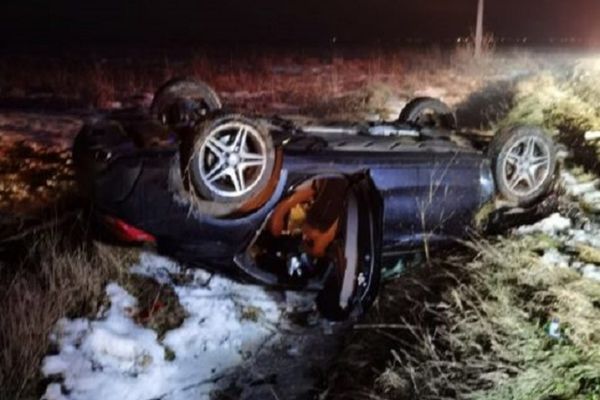 Trei persoane rănite în urma unui accident rutier, la Petrești