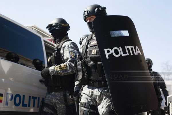 32 de percheziții în București și cinci județe. Se pensionau și lau credite de la bănci 