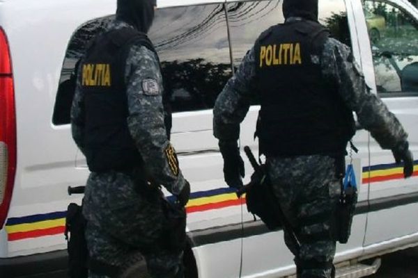 Percheziții la o persoană bănuită de înșelăciune și exercitarea fără drept a unei profesii