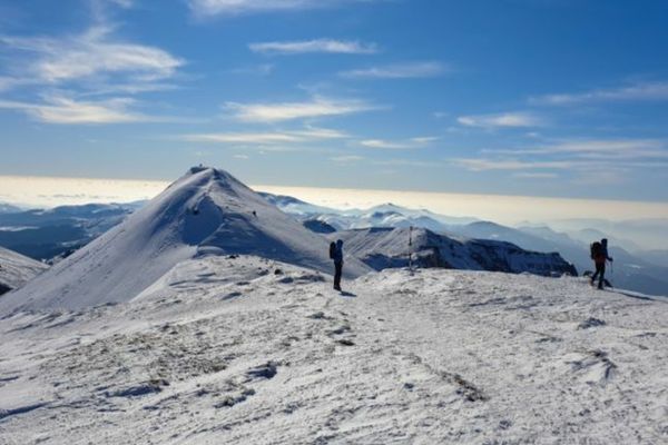 Turist recuperat de salvamontiştii din Dâmboviţa, după ce a dormit două nopţi sub cerul liber, în apropierea Vârfului Omu