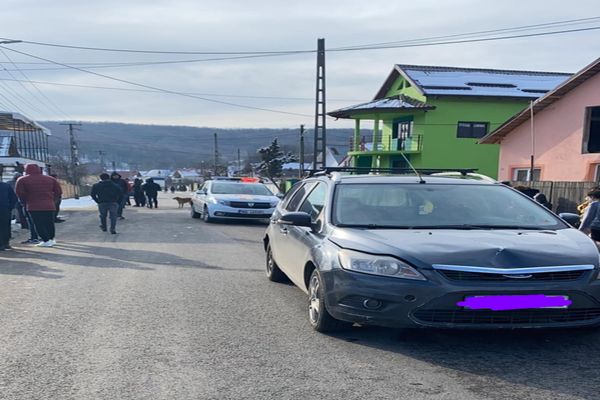 Femeie accidentată în Dâmbovița în timp ce traversa strada neregulamentar