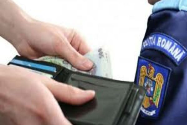 Polițist trimis în judecată pentru trafic de influență